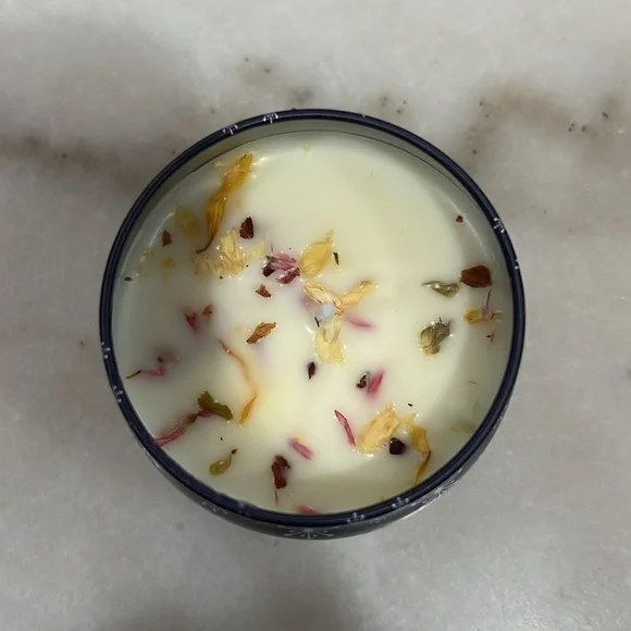 Soy Wax Scented Tin Candle Holiday Gift Box - Picture 4 of 9